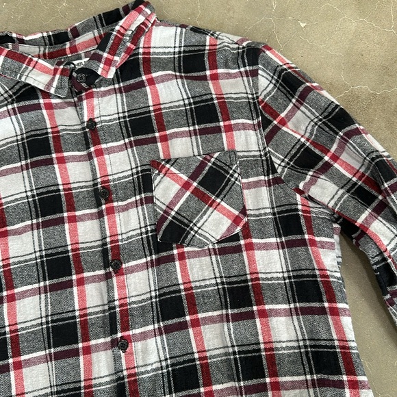 Men’s plaid button down - Picture 2 of 2
